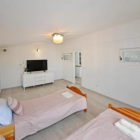 Apartment New Bibaj - 350m Strand, Beach,