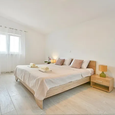 New Bibaj - 350m Strand, Beach, 포레치